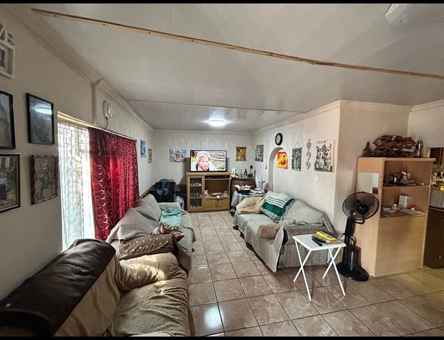 5 BEDROOM FREESTANDING FOR SALE IN PRETORIA WEST